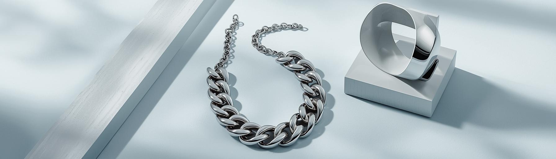 Wie Statement-Schmuck das Selbstbewusstsein beeinflusst
